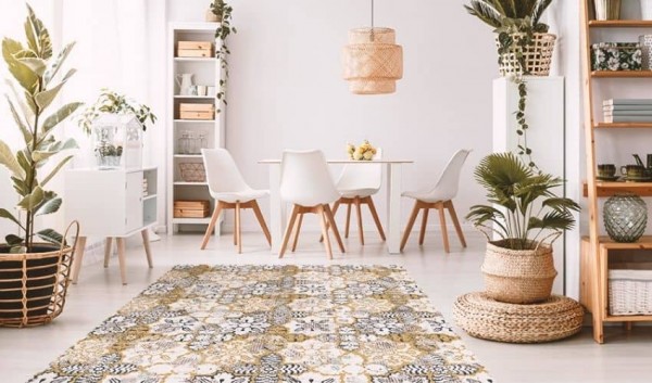 Floor decoration in the dining area